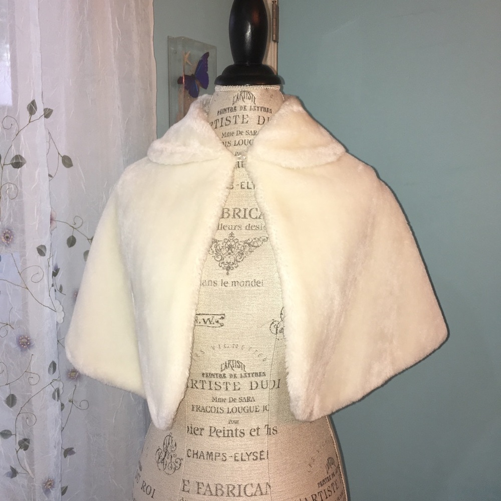 Little girls faux fur cape